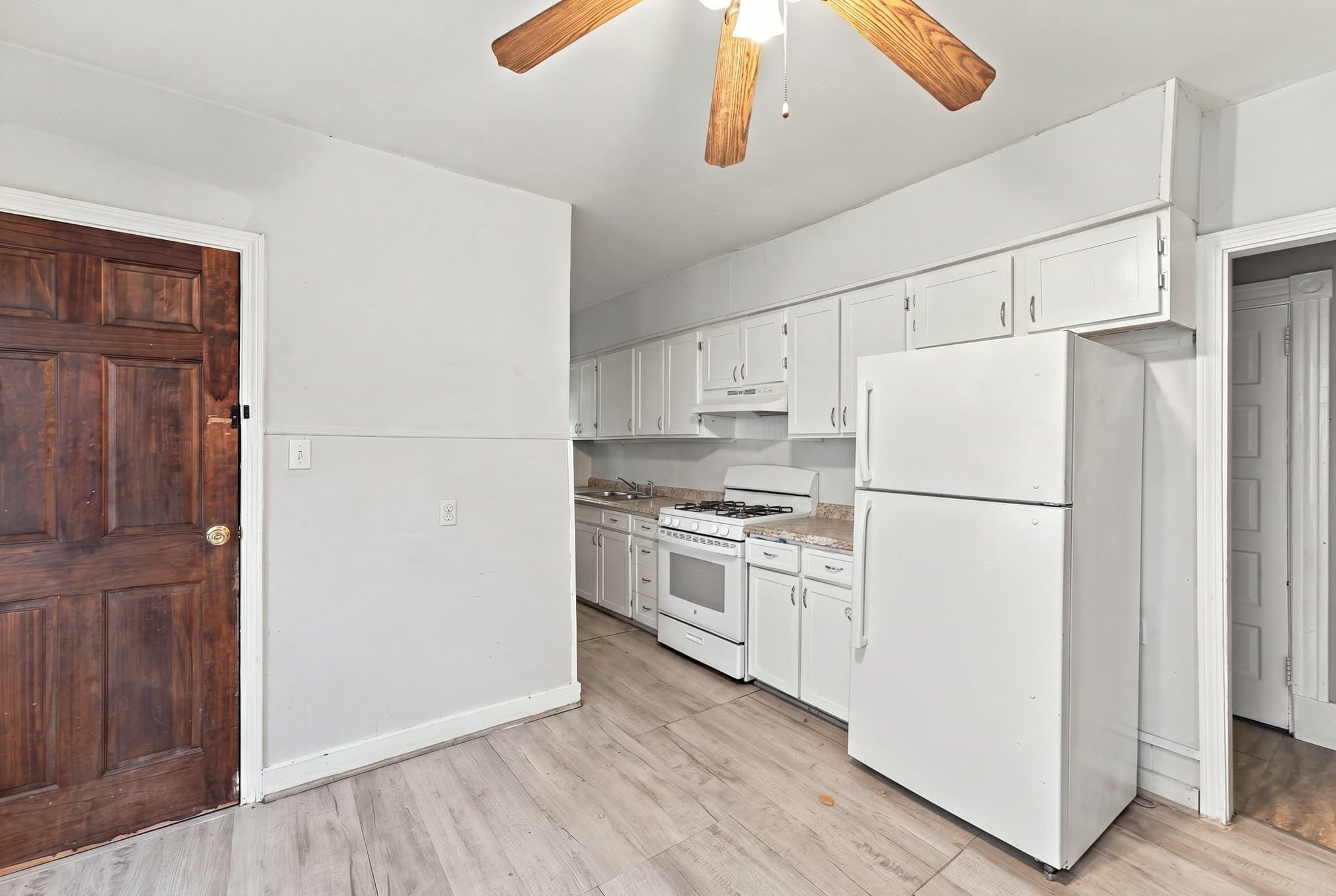 3 Family at 190 Oak St, Springfield MA 01151, Springfield, photo 27 of 40