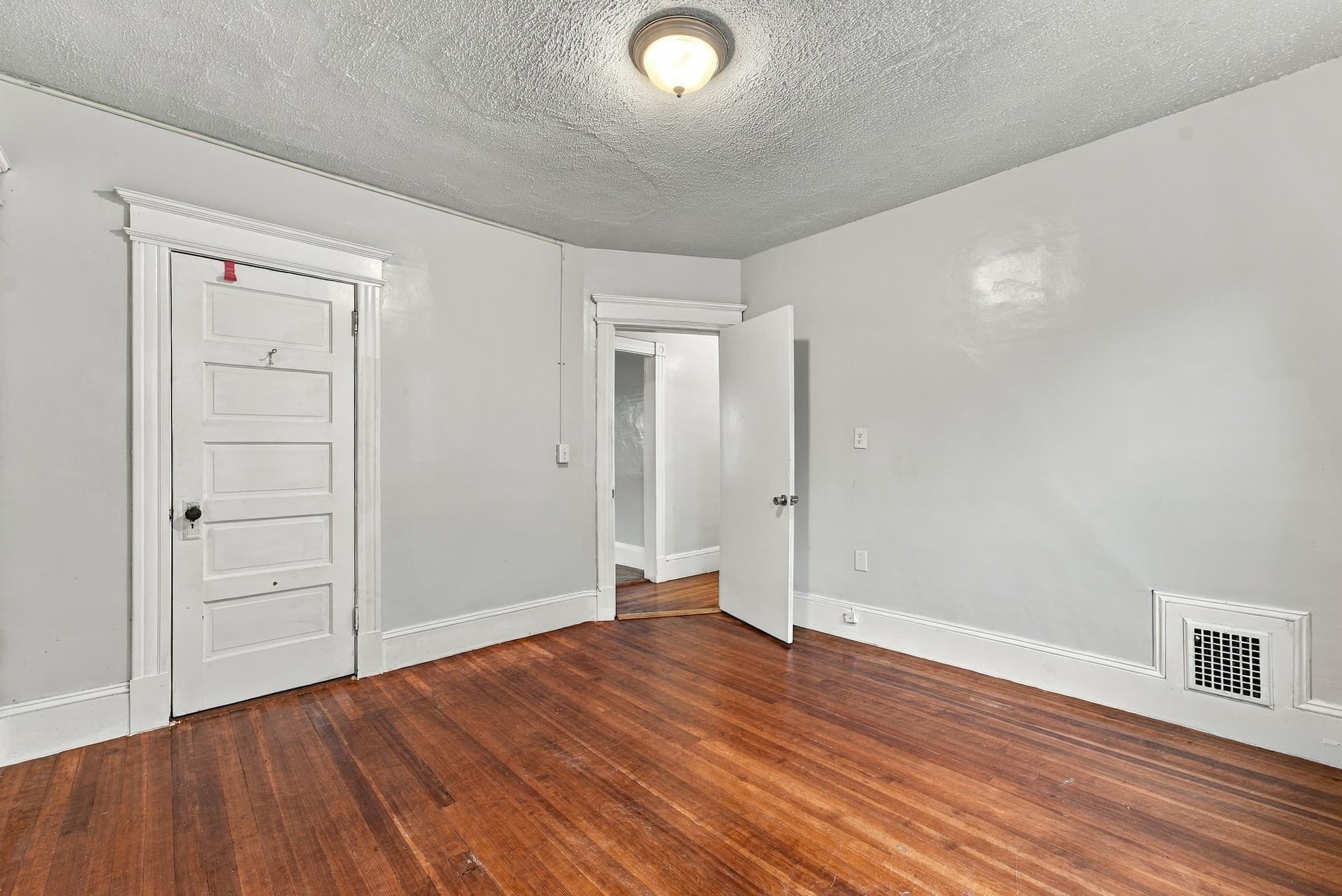 3 Family at 190 Oak St, Springfield MA 01151, Springfield, photo 13 of 40
