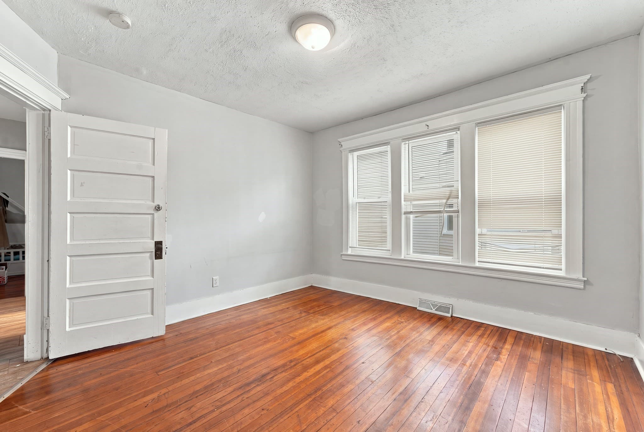 3 Family at 190 Oak St, Springfield MA 01151, Springfield, photo 26 of 40