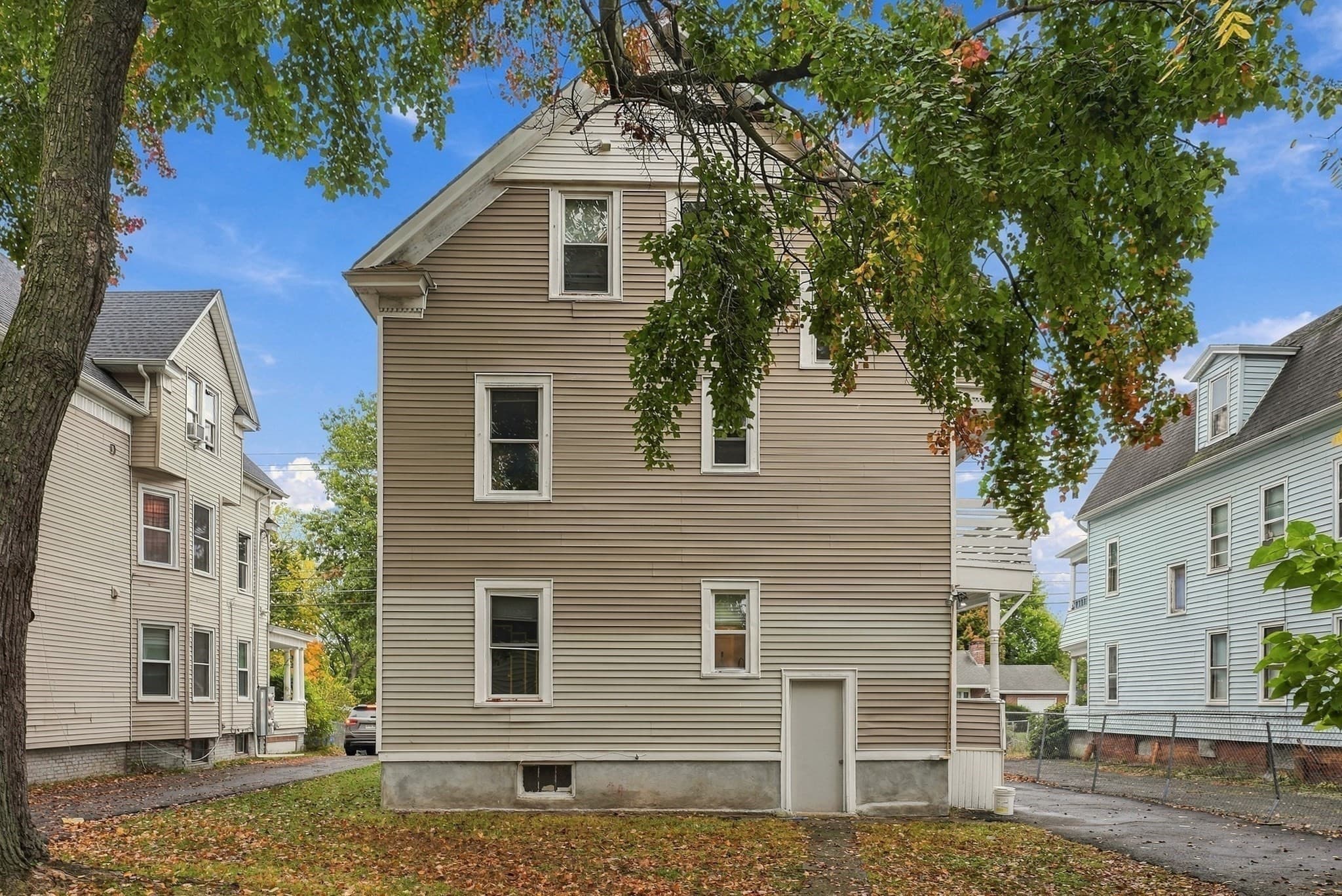 3 Family at 190 Oak St, Springfield MA 01151, Springfield, photo 36 of 40