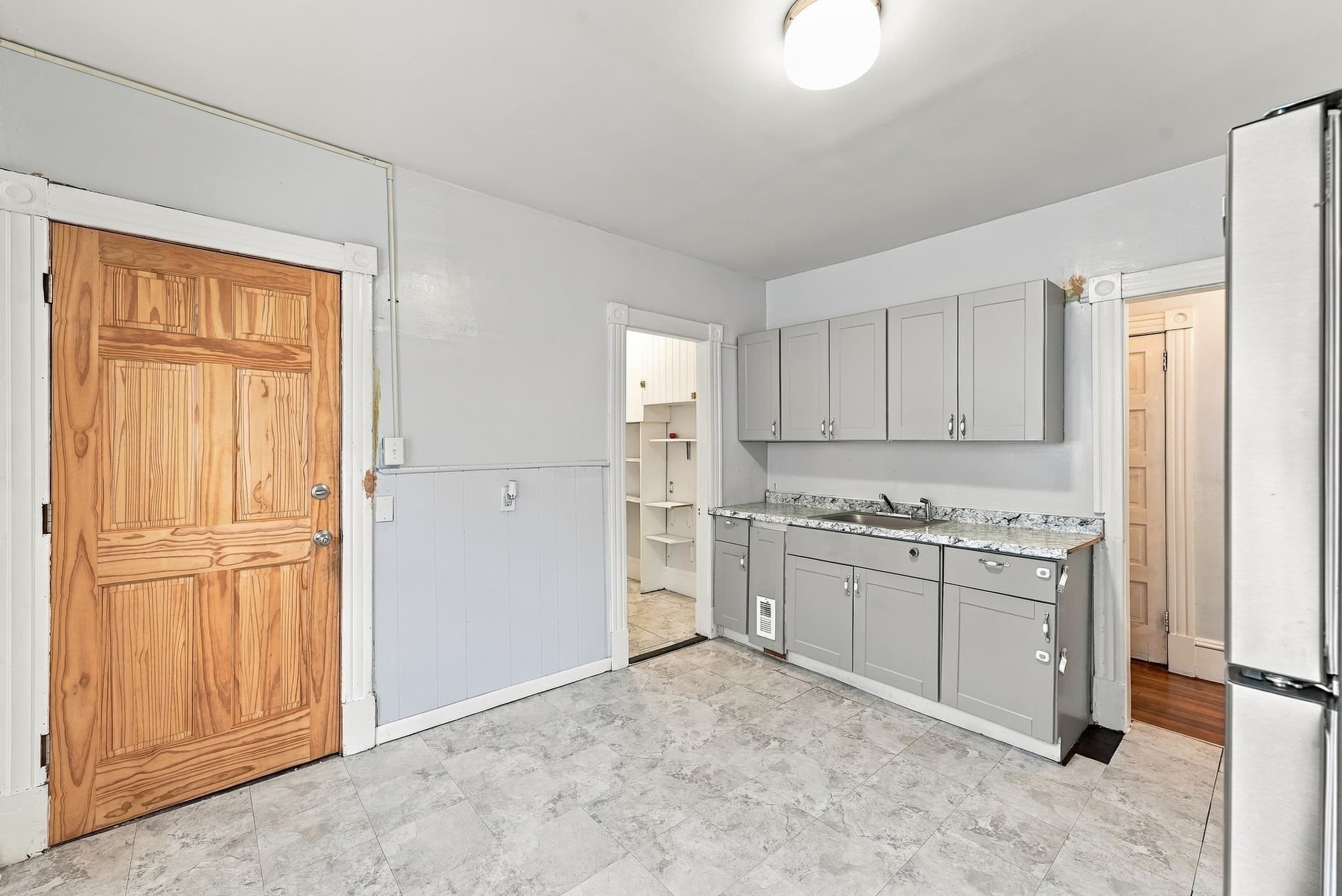 3 Family at 190 Oak St, Springfield MA 01151, Springfield, photo 5 of 40