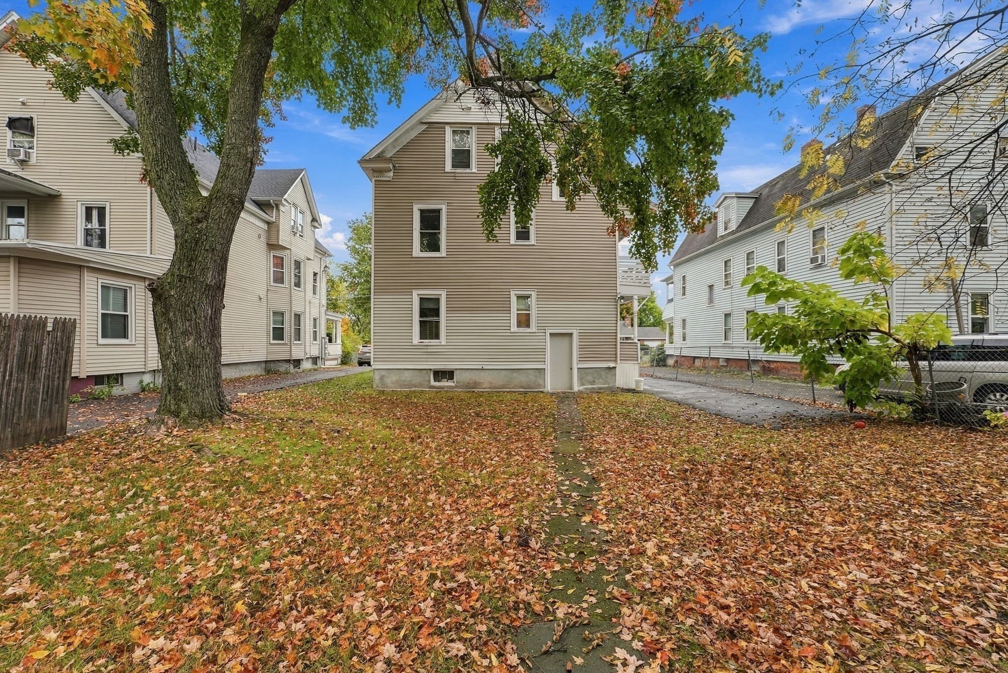 3 Family at 190 Oak St, Springfield MA 01151, Springfield, photo 38 of 40