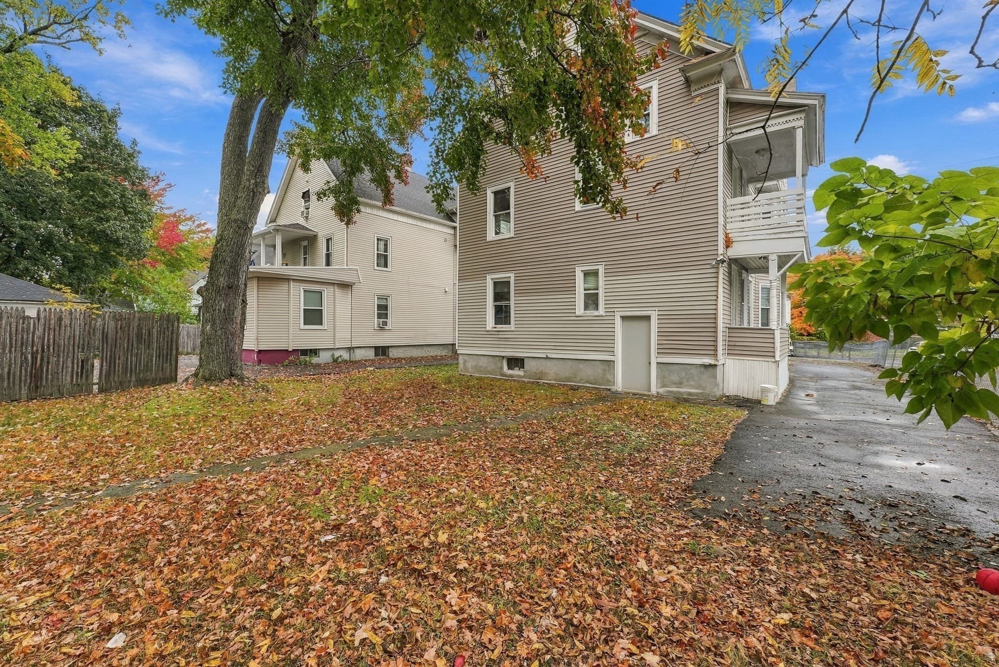 3 Family at 190 Oak St, Springfield MA 01151, Springfield, photo 37 of 40