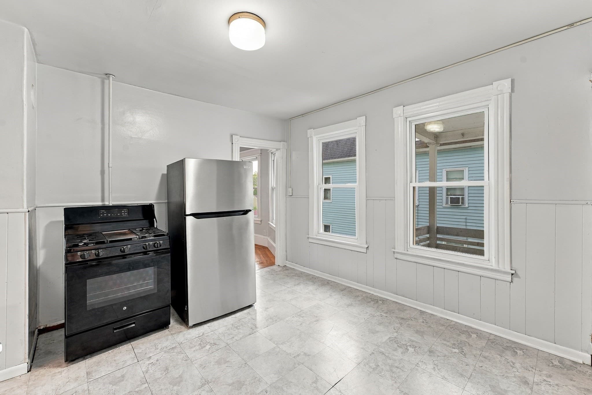 3 Family at 190 Oak St, Springfield MA 01151, Springfield, photo 4 of 40