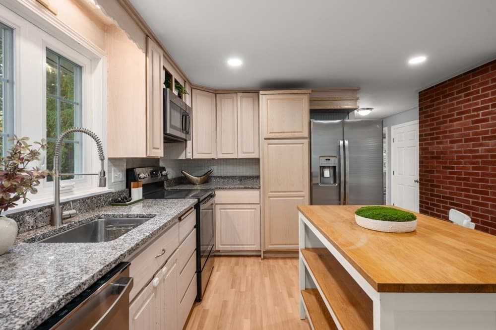 Single Family Residence at 4 Jane Rd, Methuen MA 01844, photo 7 of 35