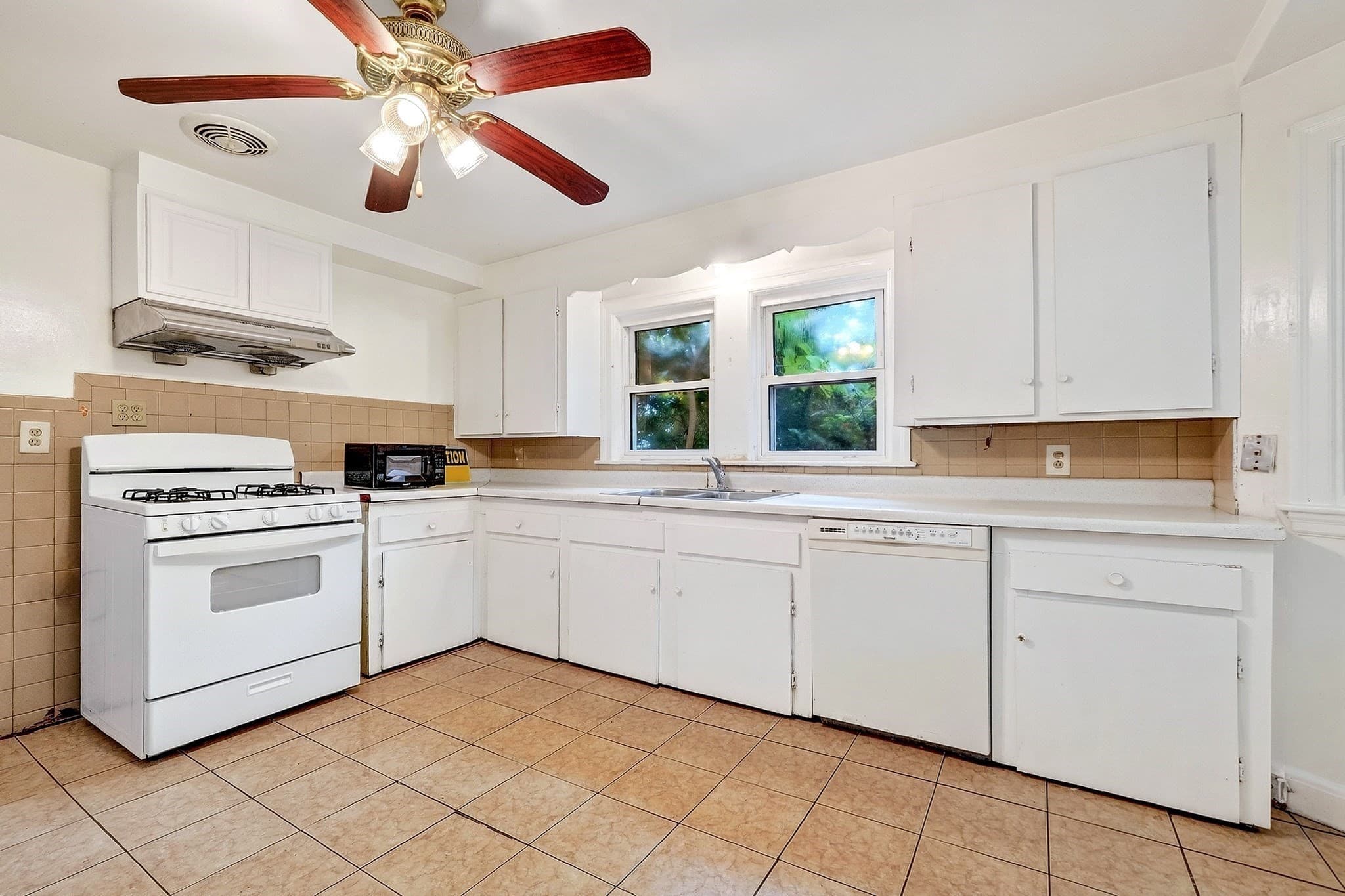 Single Family Residence at 89 Dutton St, Malden MA 02148, photo 2 of 20