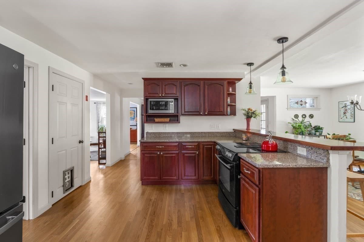 Single Family Residence at 865 Moraine St, Marshfield MA 02050, photo 17 of 42
