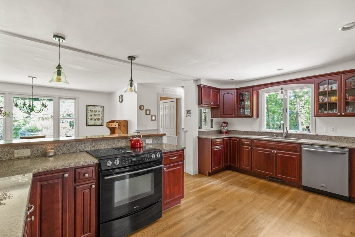 Single Family Residence at 865 Moraine St, Marshfield MA 02050, photo 16 of 42