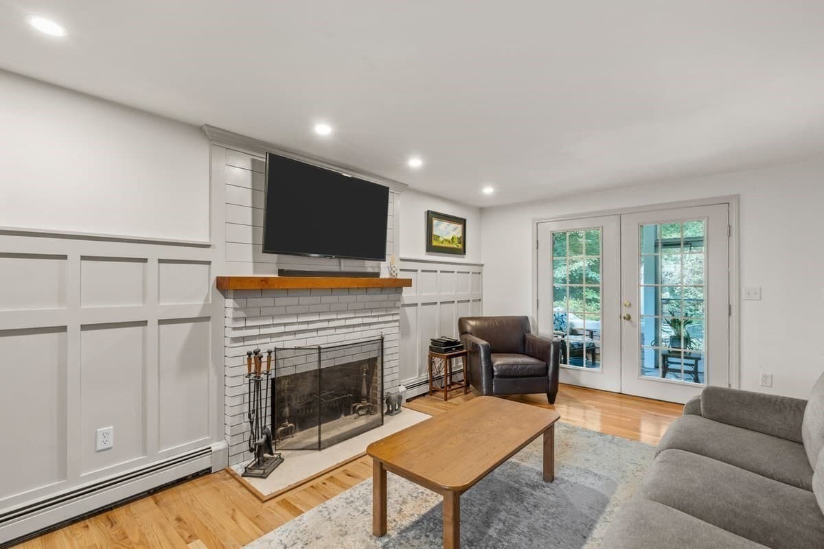 Single Family Residence at 865 Moraine St, Marshfield MA 02050, photo 10 of 42