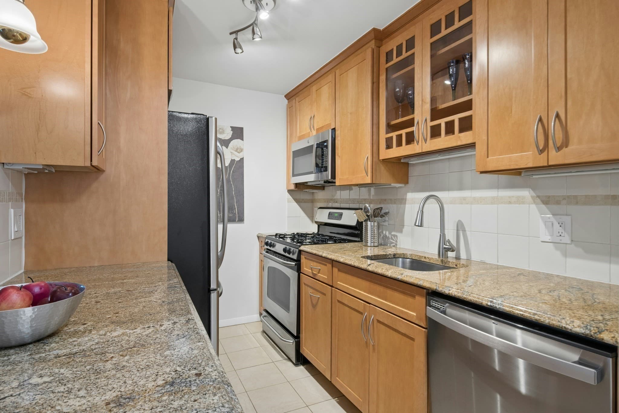 Condominium at 9 Hawthorne Pl # 2J, Boston MA 02114, Boston, photo 11 of 29