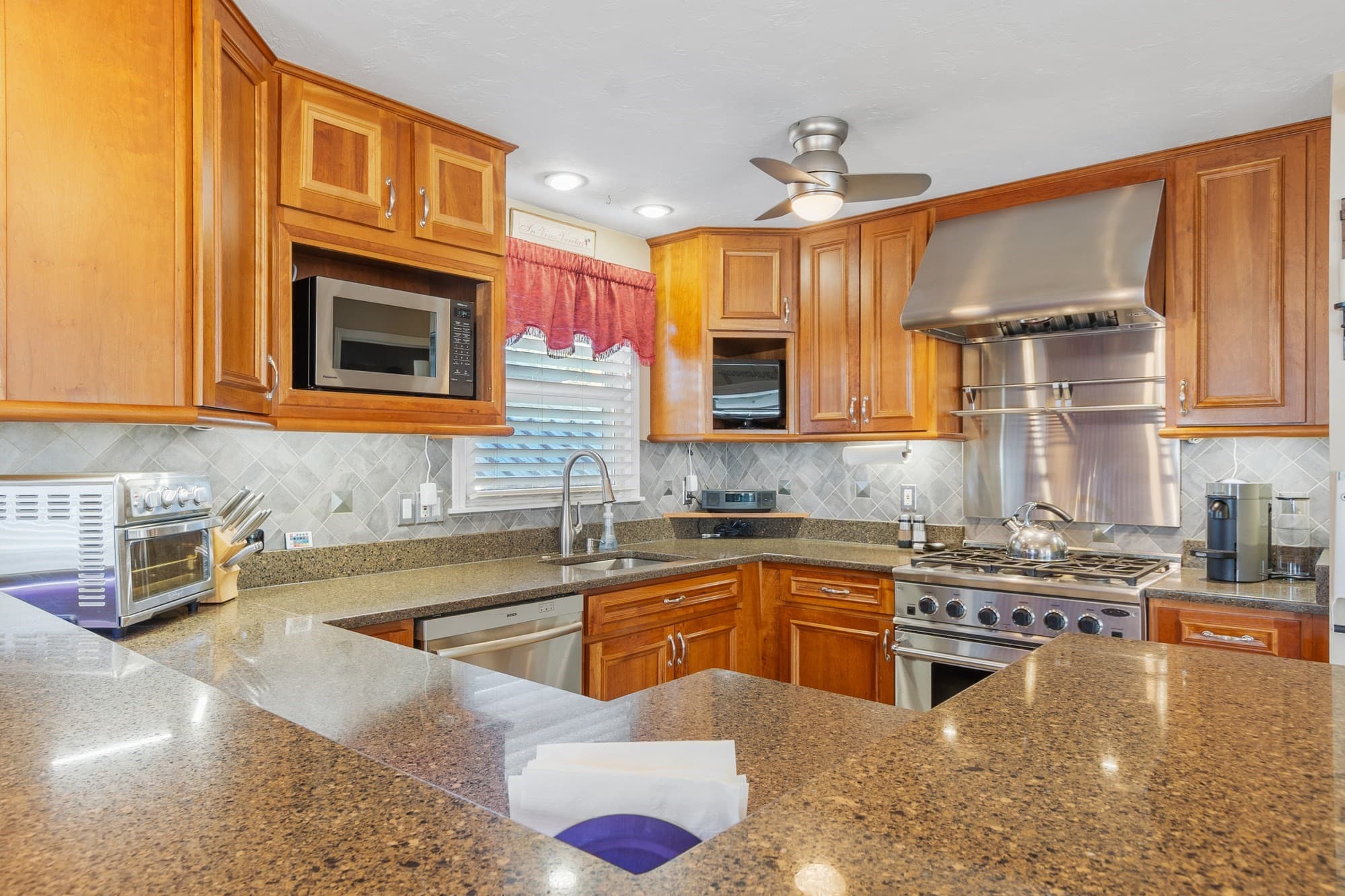 Single Family Residence at 10 Water St, Dracut MA 01846, photo 13 of 37