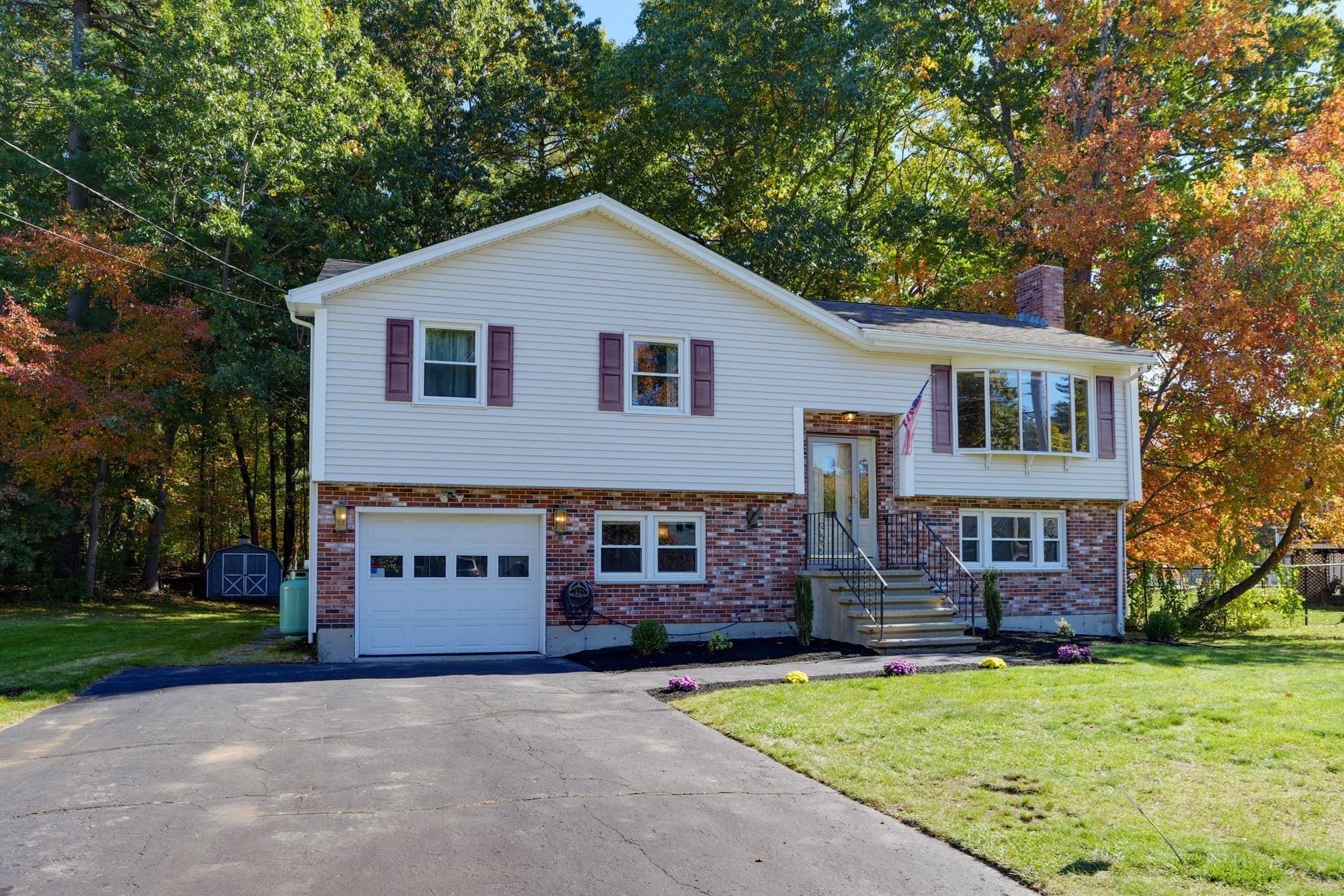 Single Family Residence at 4 Goodwin Dr, Burlington MA 01803, photo 2 of 33