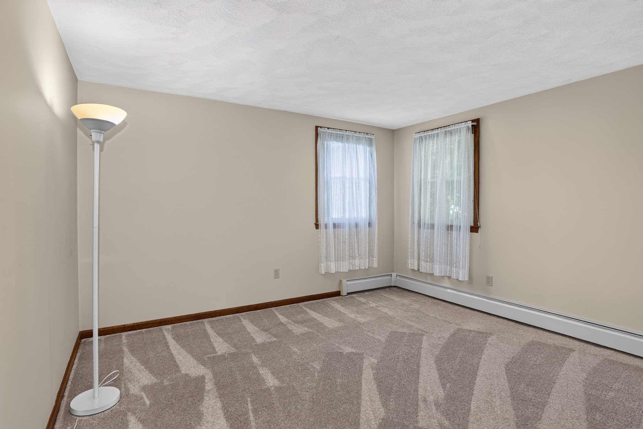 Single Family Residence at 4 Goodwin Dr, Burlington MA 01803, photo 14 of 33