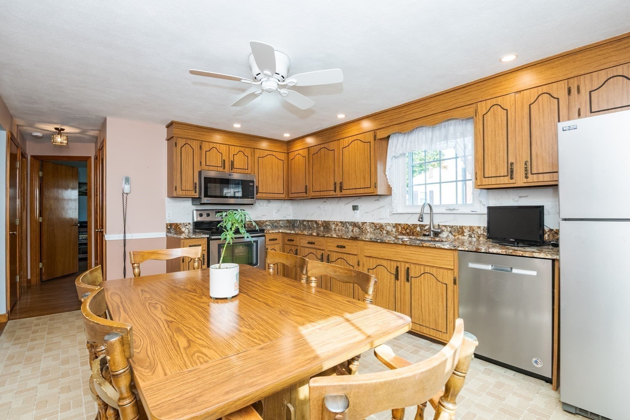 Single Family Residence at 19 Sabino Farm Rd, Peabody MA 01960, photo 14 of 40