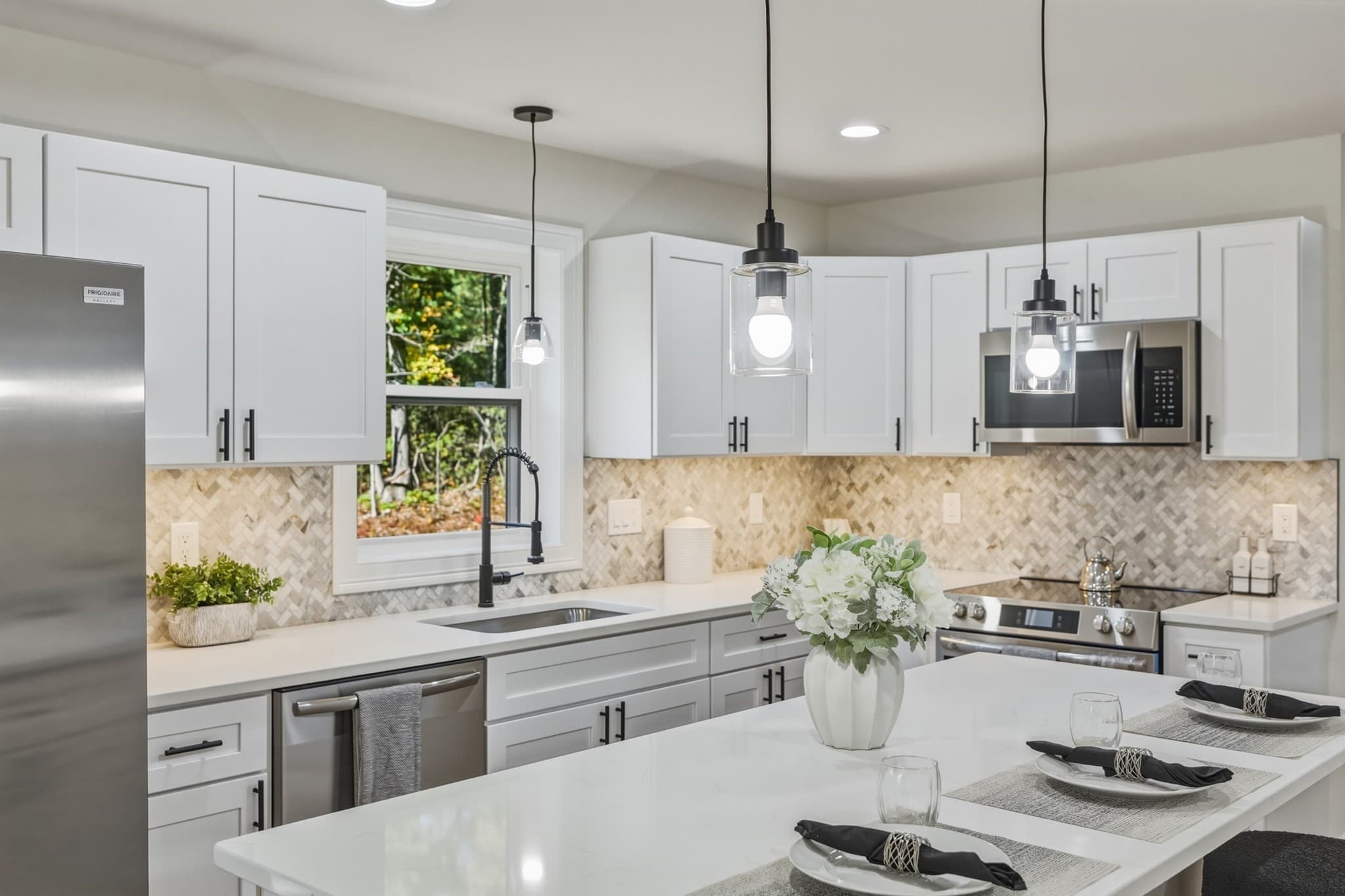 255 Peterson Rd, Palmer MA 01069