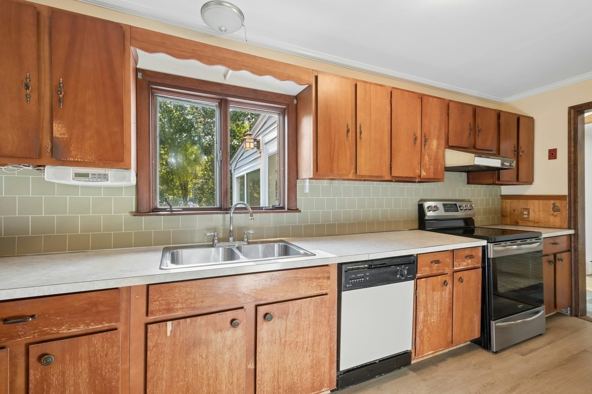 Single Family Residence at 39 Mellen St, Hopedale MA 01747, photo 4 of 37