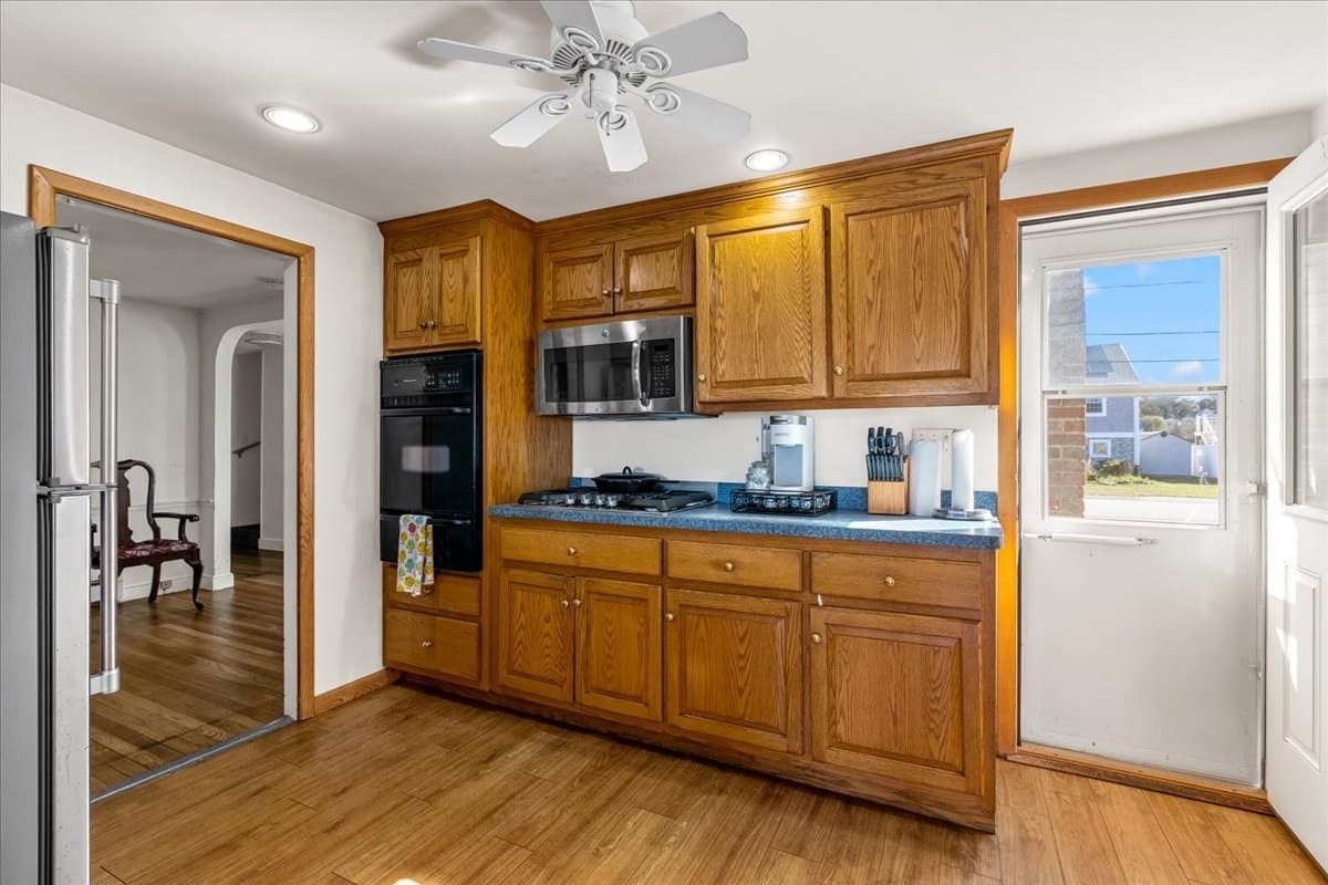 Single Family Residence at 6 Seagate Cir, Scituate MA 02066, photo 7 of 28