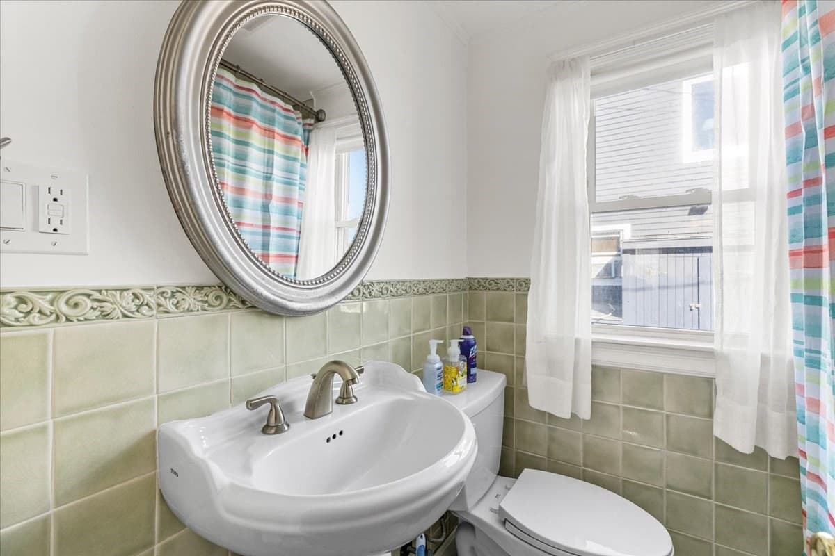 Single Family Residence at 6 Seagate Cir, Scituate MA 02066, photo 11 of 28