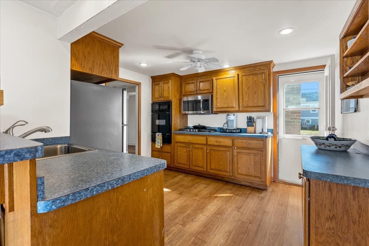 Single Family Residence at 6 Seagate Cir, Scituate MA 02066, photo 8 of 28