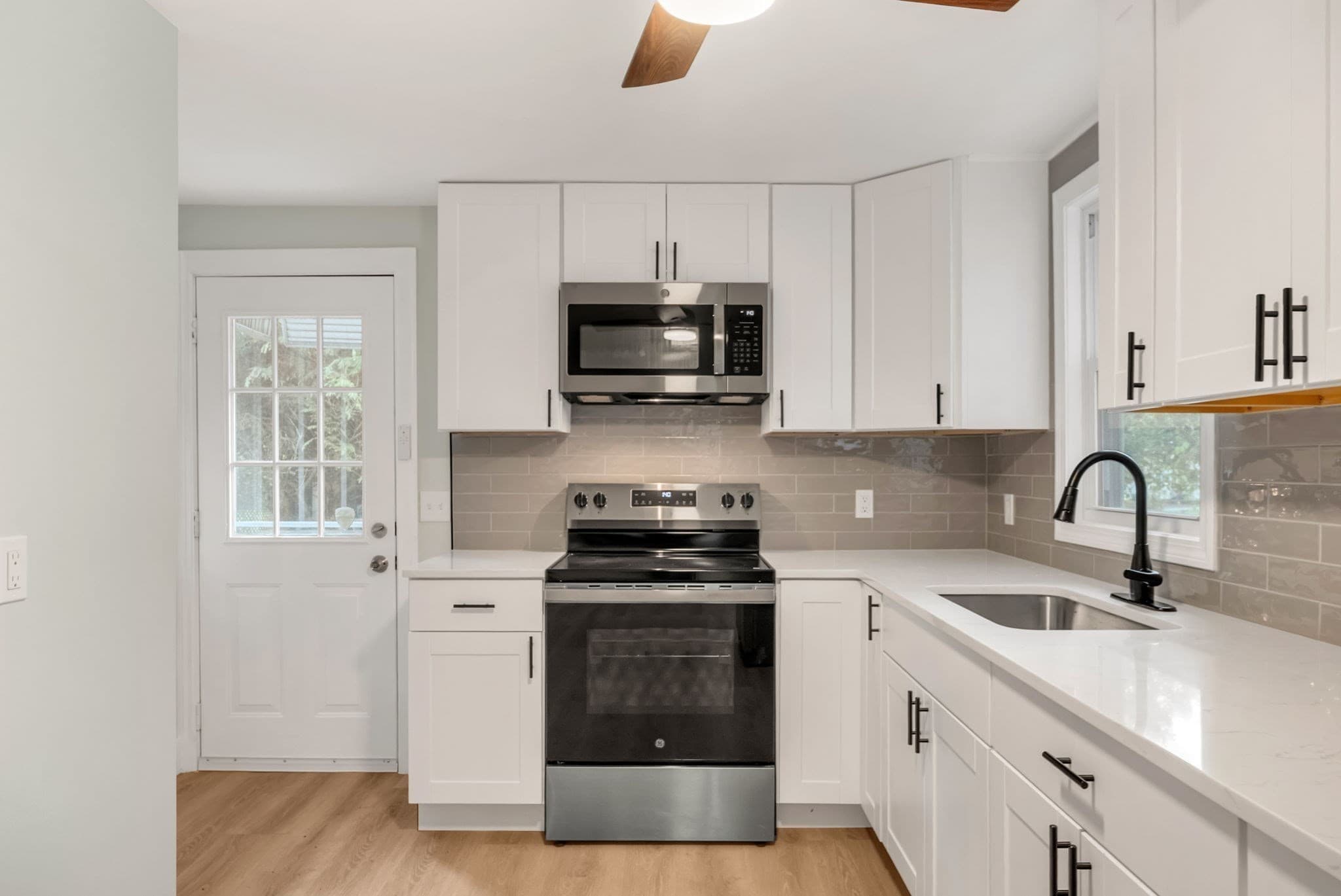 Single Family Residence at 72 Leeds St, Worcester MA 01606, photo 6 of 42