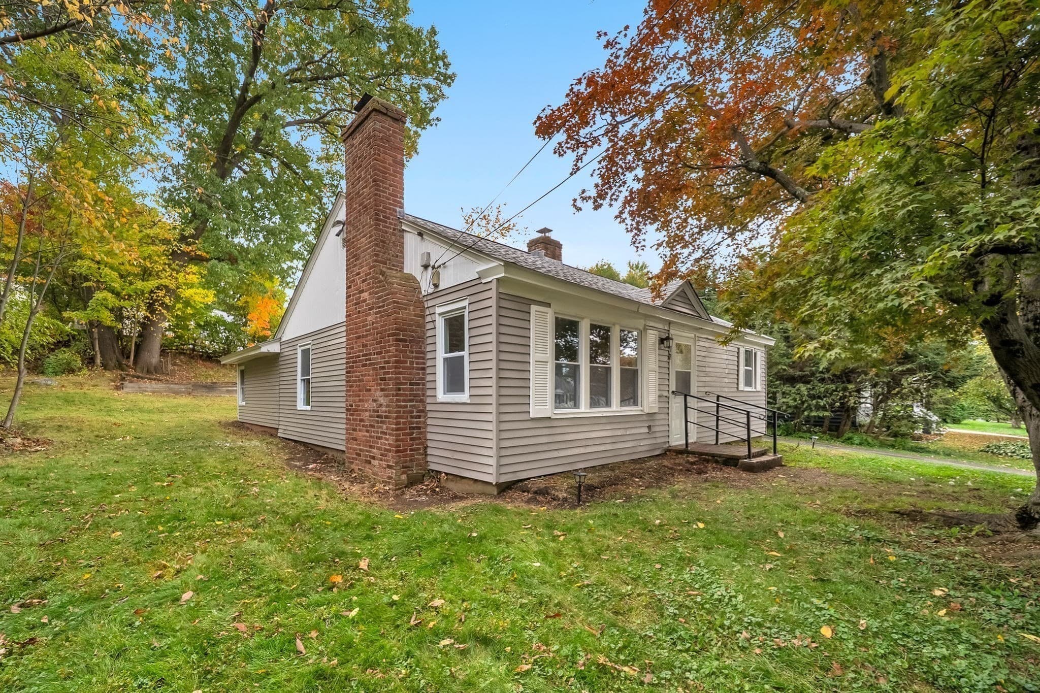 Single Family Residence at 72 Leeds St, Worcester MA 01606, photo 32 of 42