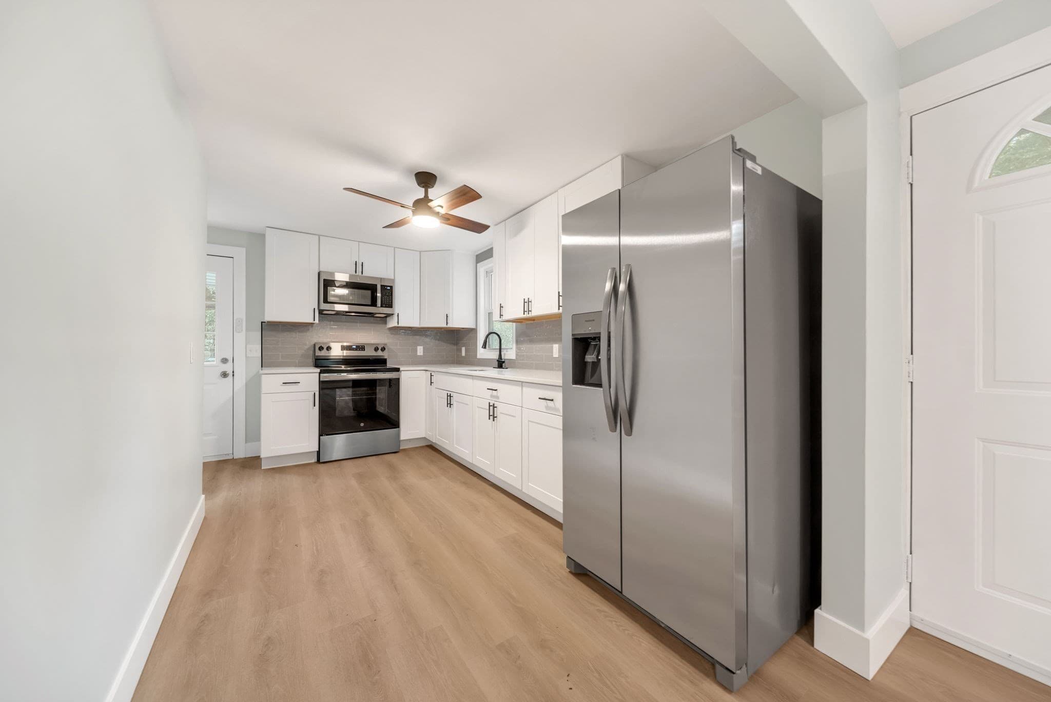 Single Family Residence at 72 Leeds St, Worcester MA 01606, photo 9 of 42
