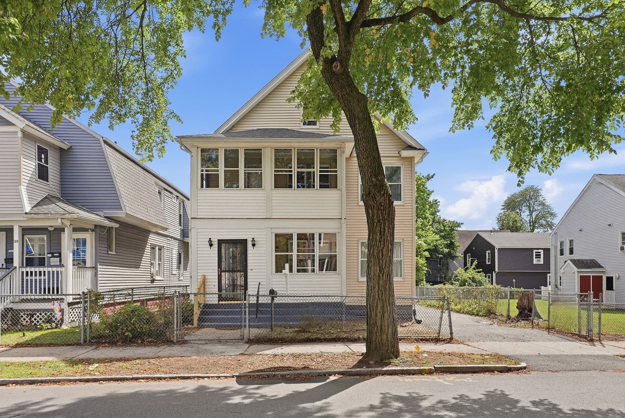 35-37 Acorn St, Springfield MA 01109