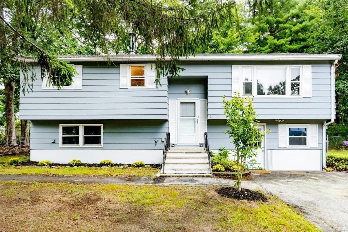 3 Bernice Ave, Salem NH 03079