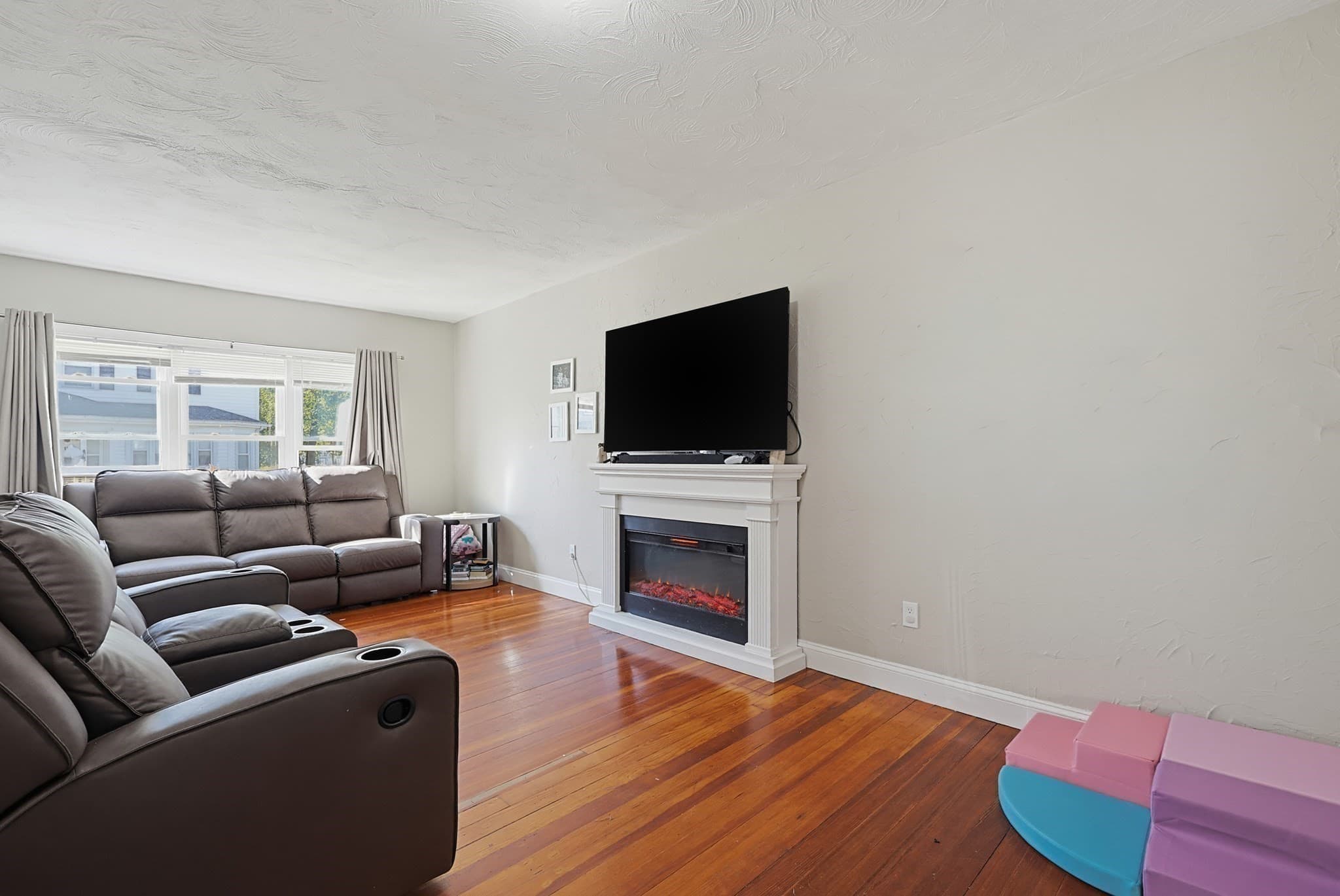 Single Family Residence at 116 Gladstone St, Brockton MA 02302, photo 9 of 25