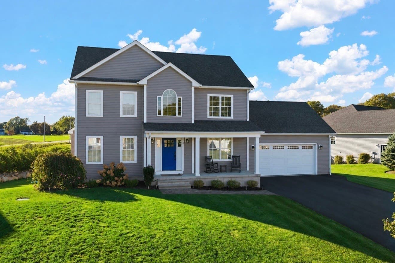 8 Lannister Ln, Seekonk MA 02771