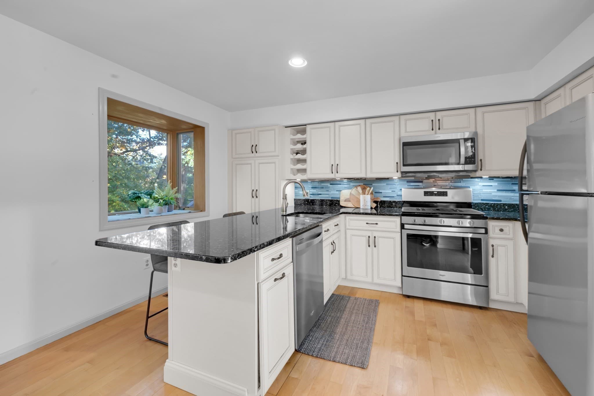 Condominium at 34 Brookdale Circle # 34, Shrewsbury MA 01545, Shrewsbury, photo 9 of 42