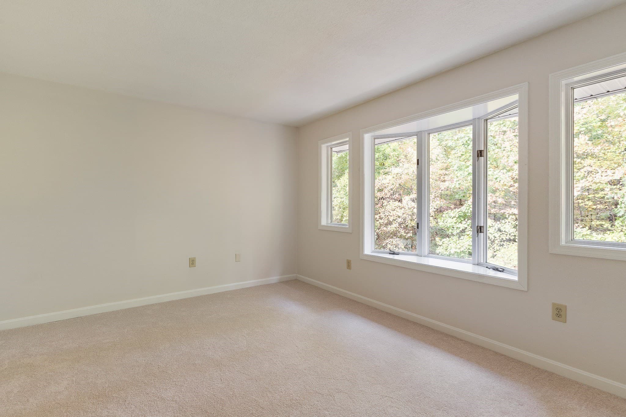 Condominium at 1005 Sherwood Forest Lane # 1005, Saugus MA 01906, Saugus, photo 12 of 34