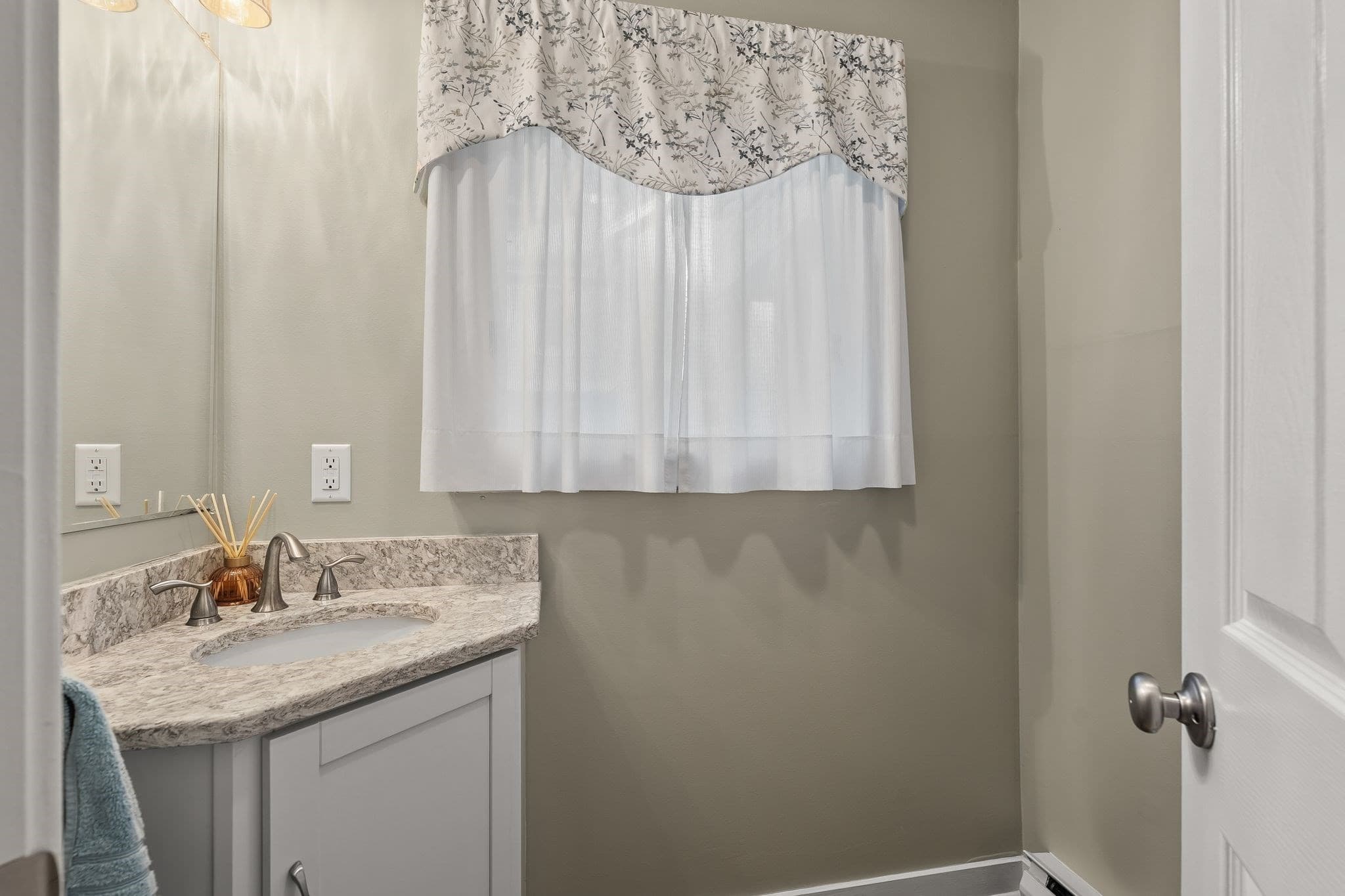 Condominium at 16 Holly Ct # 16, Rockland MA 02370, photo 17 of 37