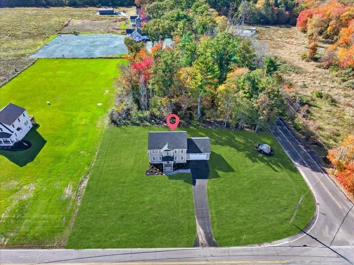 49 Thompson St, Middleboro MA 02346