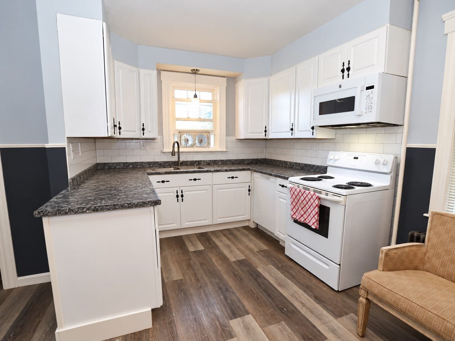 Single Family Residence at 46 Barrett Ave, Worcester MA 01605, photo 3 of 19