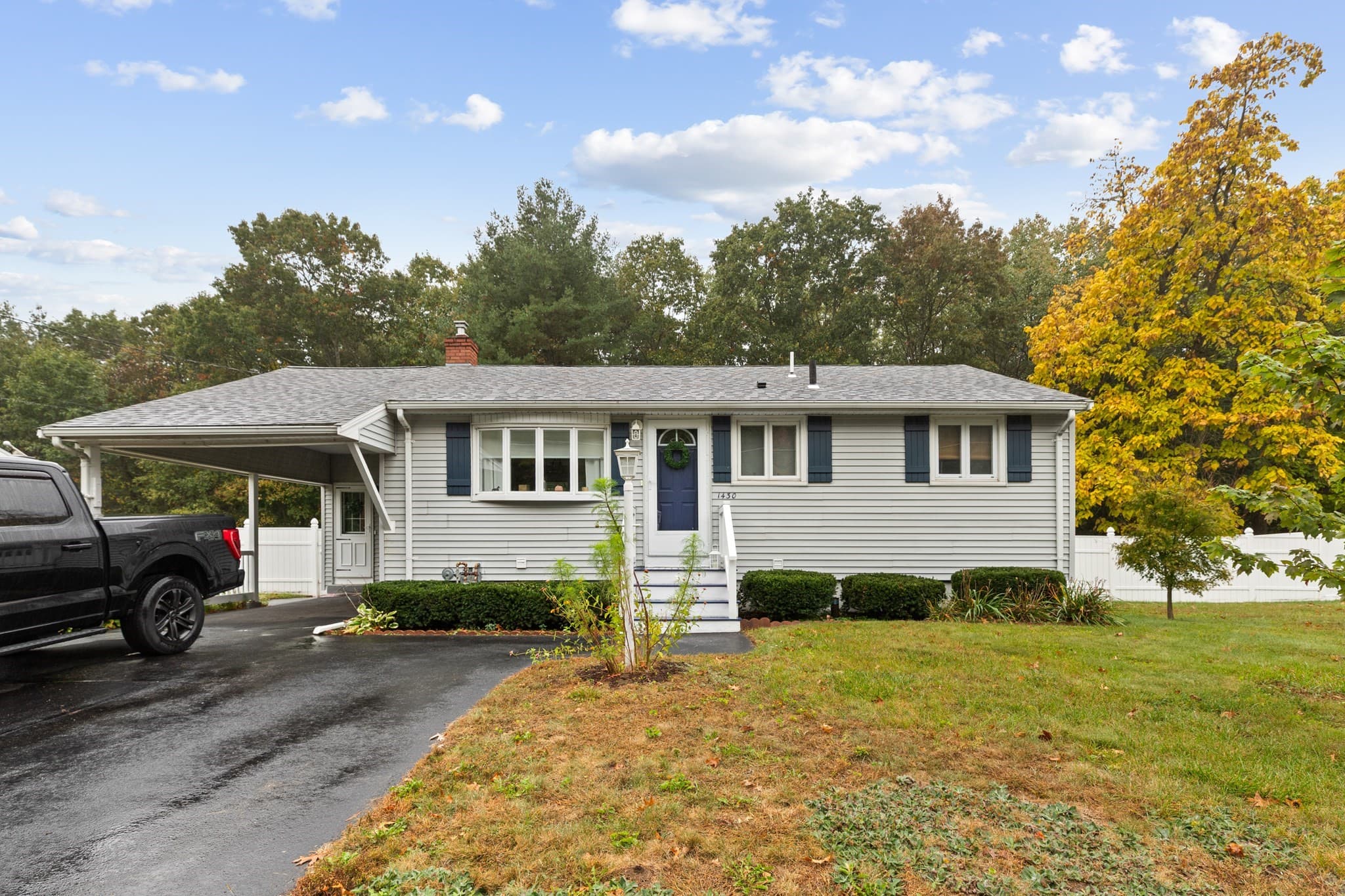 1430 Shawsheen St, Tewksbury MA 01876