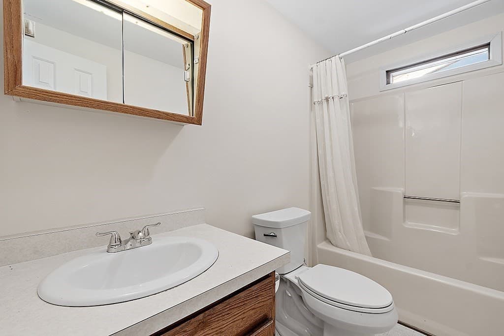 Single Family Residence at 1476 Main St, Leominster MA 01453, photo 7 of 9
