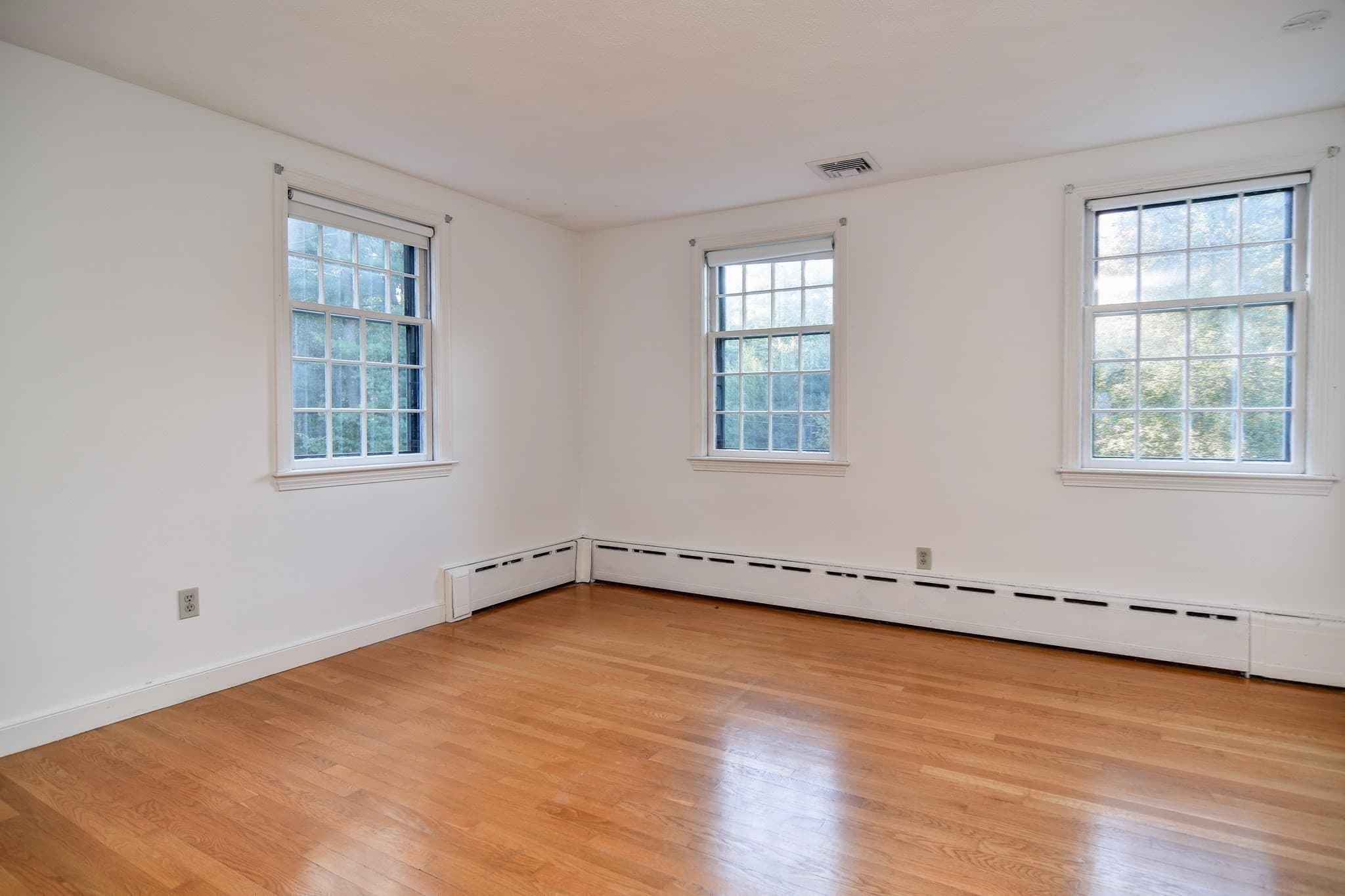 Single Family Residence at 15 Juniper Ln, Dover MA 02030, photo 16 of 23