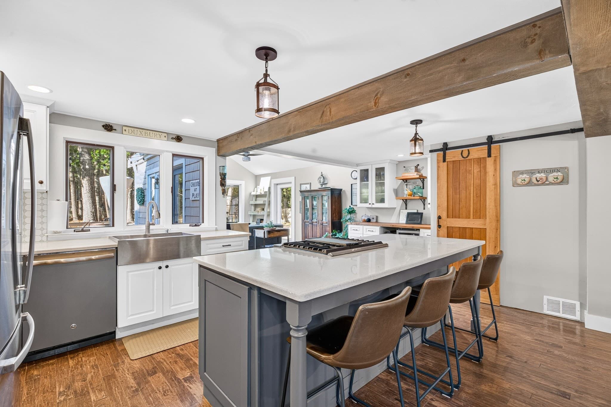 Single Family Residence at 128 Bayridge Ln, Duxbury MA 02332, photo 7 of 41