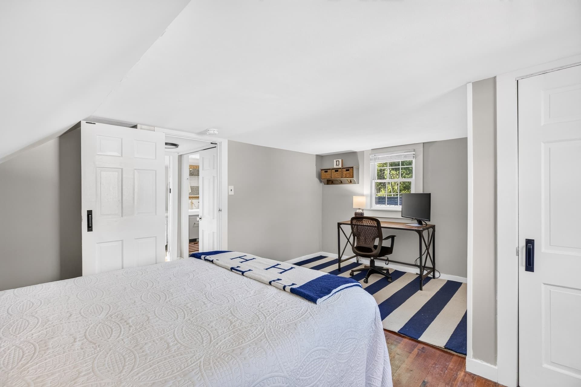 Single Family Residence at 128 Bayridge Ln, Duxbury MA 02332, photo 19 of 41