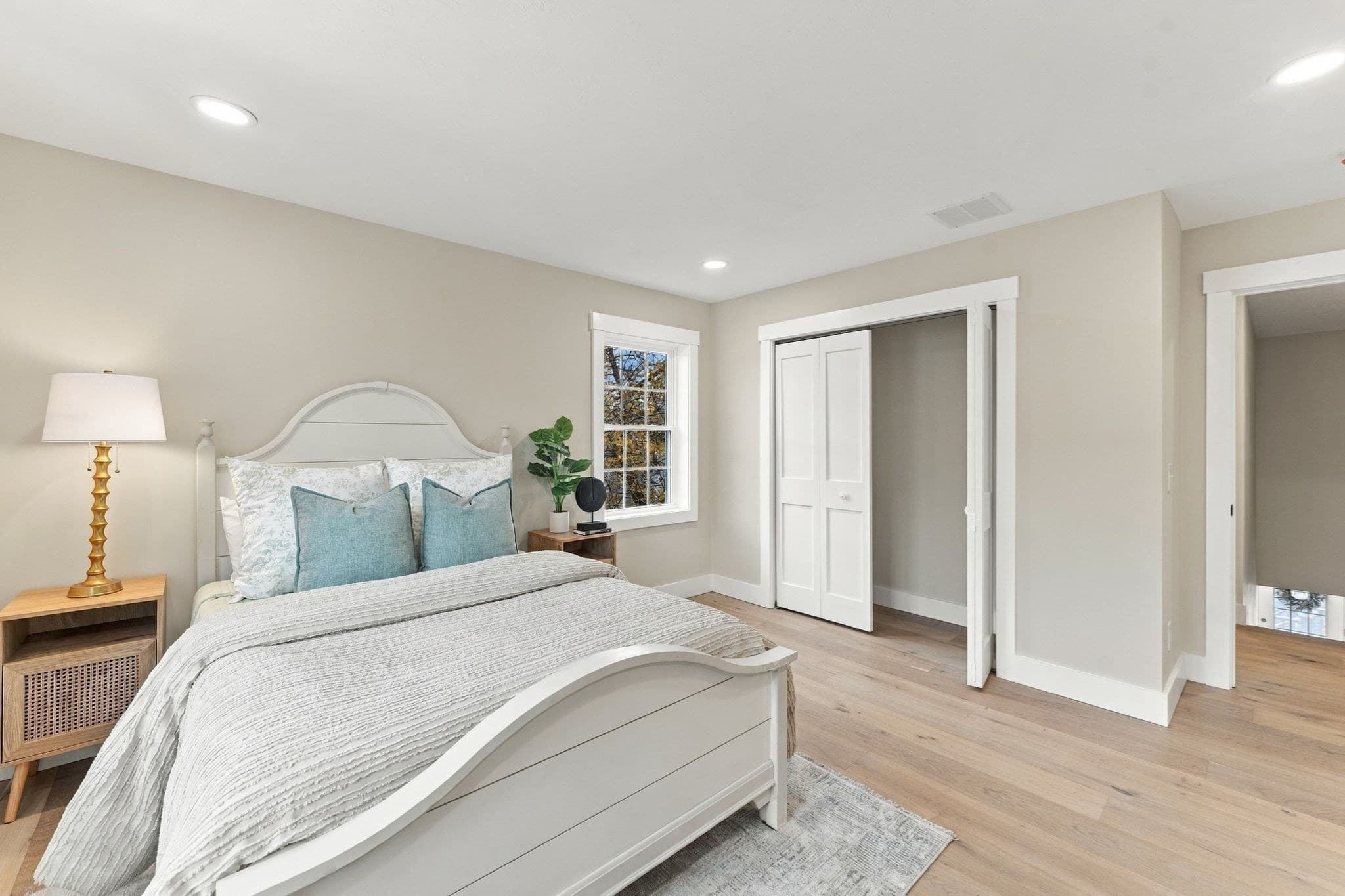 Single Family Residence at 46 Hastings Ave, Worcester MA 01606, photo 32 of 40