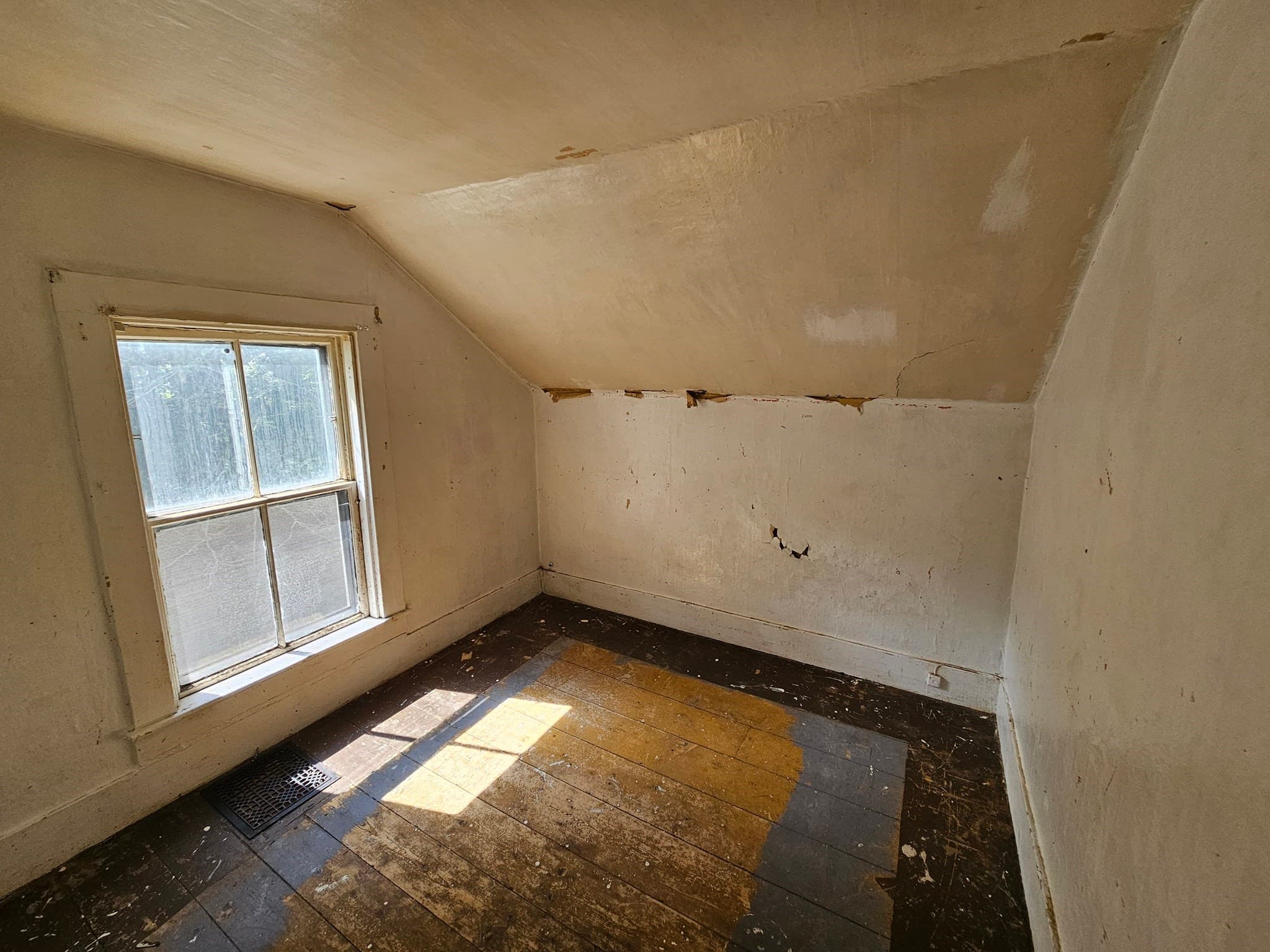 Single Family Residence at 28 Carpenter St, Warren MA 01083, photo 12 of 14