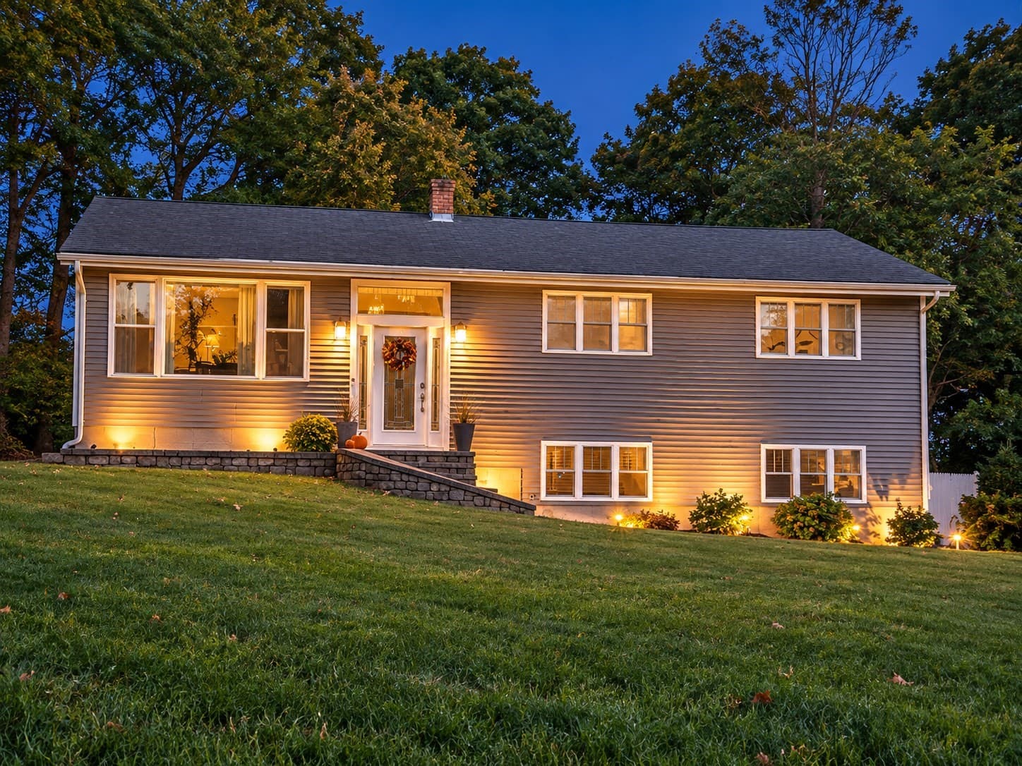 35 Macarthur Dr, Millbury MA 01527