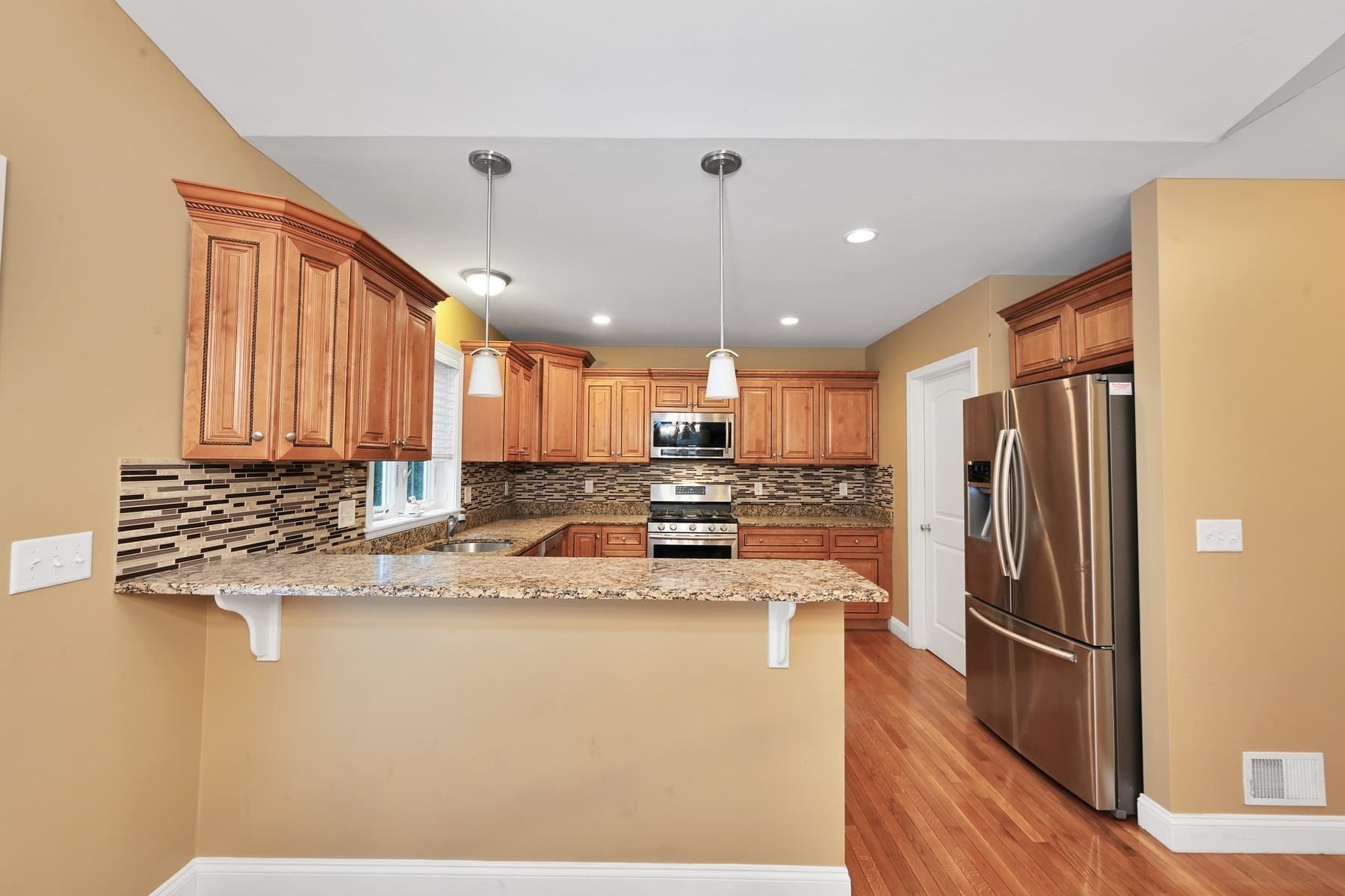 Condominium at 55 Surrey Ln # 55, East Bridgewater MA 02333, photo 5 of 42