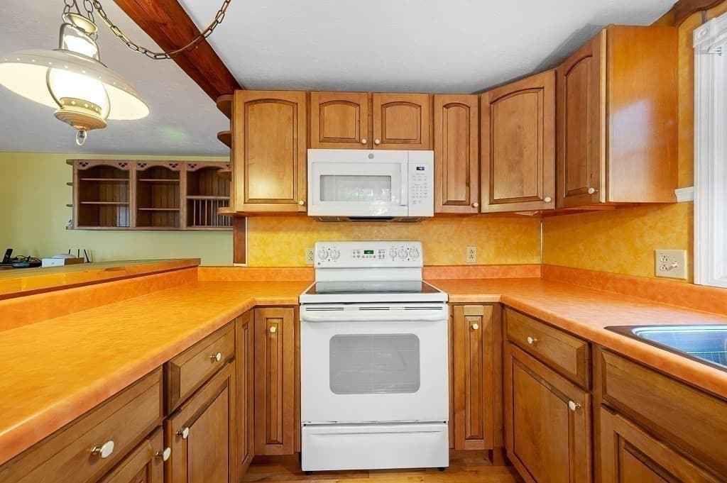 Single Family Residence at 27 Grimes Rd, Hubbardston MA 01452, photo 8 of 42