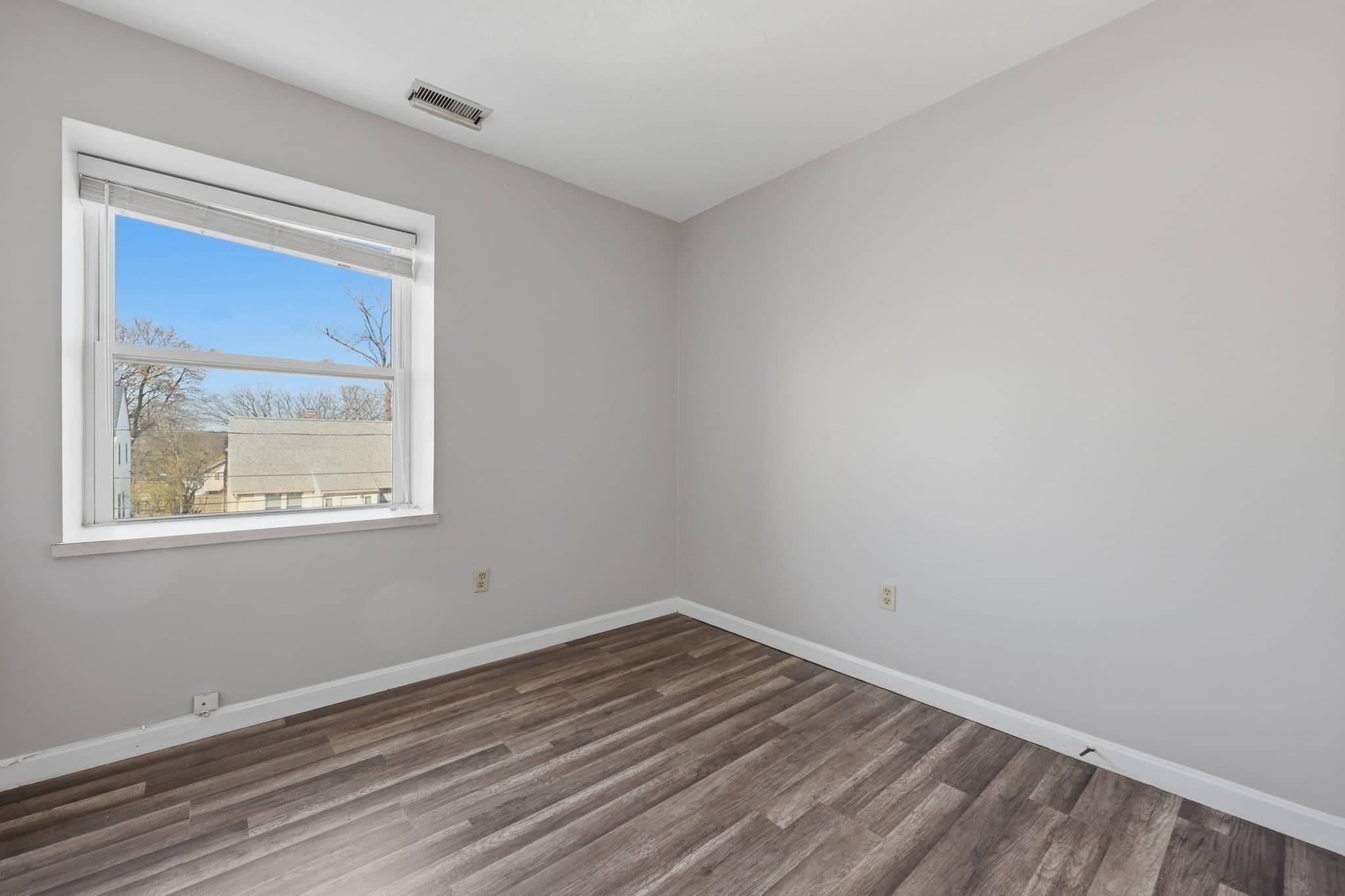 Condominium at 21 Middlesex Avenue # 305, Worcester MA 01604, photo 16 of 31