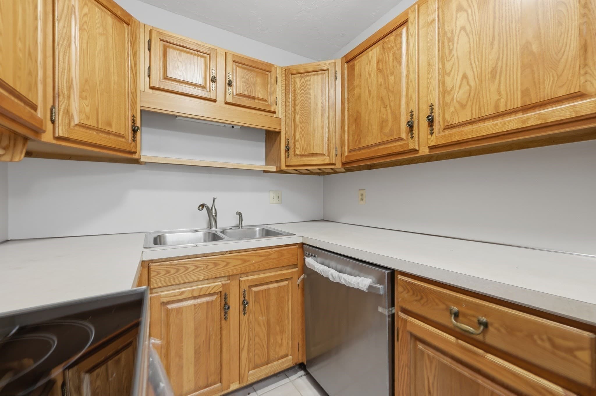 Condominium at 21 Middlesex Avenue # 305, Worcester MA 01604, photo 11 of 31