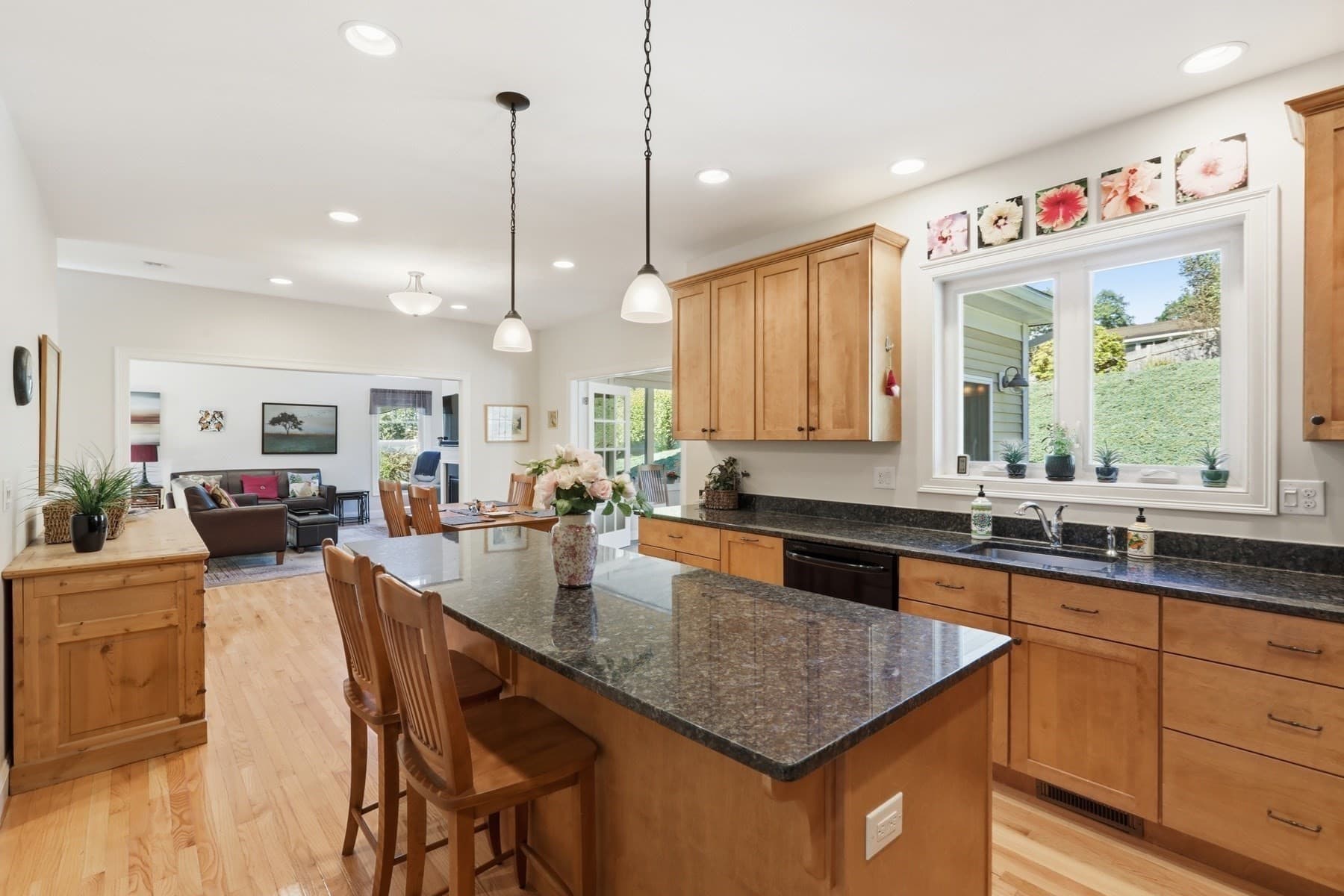 Single Family Residence at 40 Winship Dr, Stoneham MA 02180, photo 7 of 36