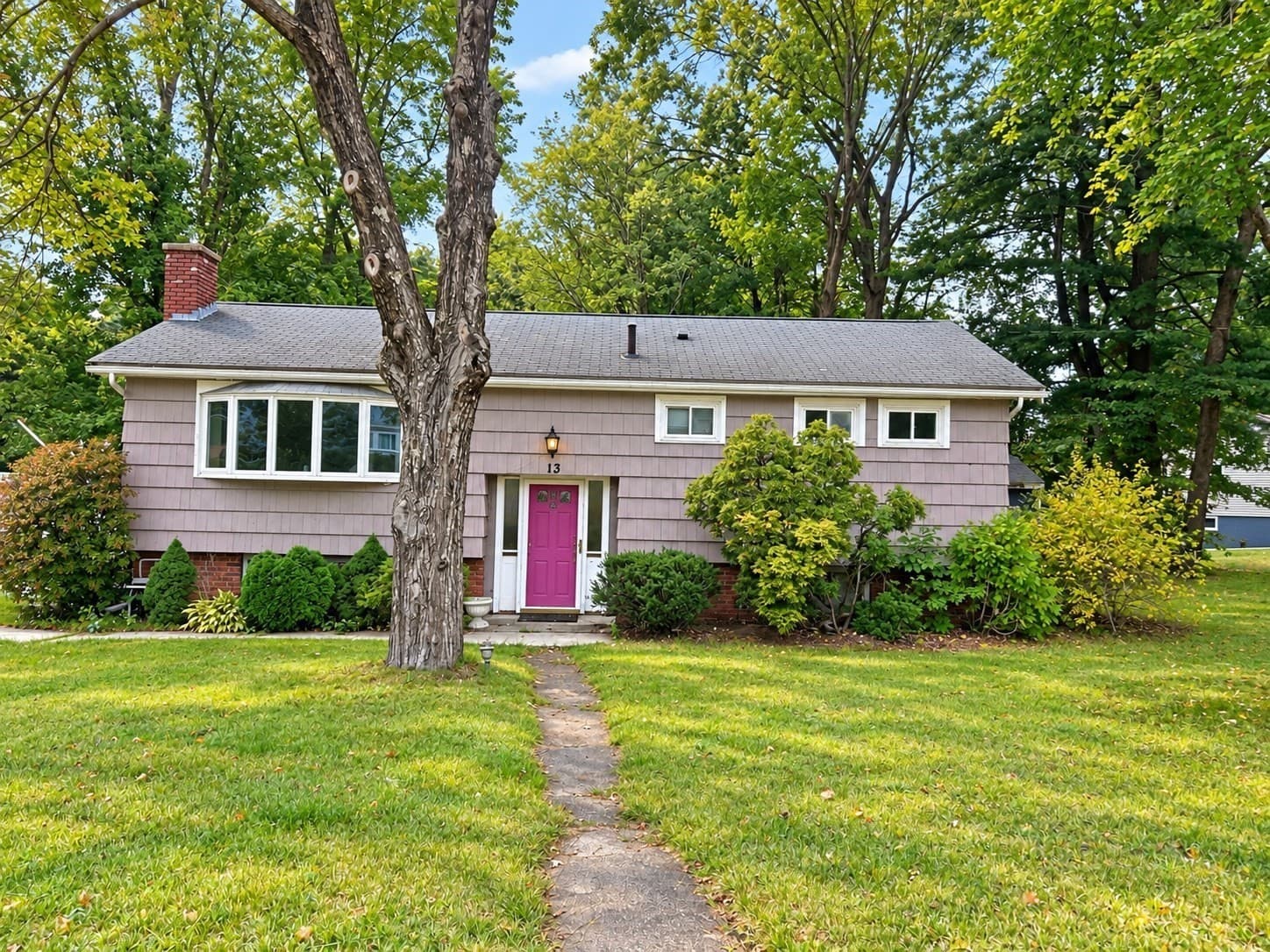 13 Lee Cir, Hudson MA 01749