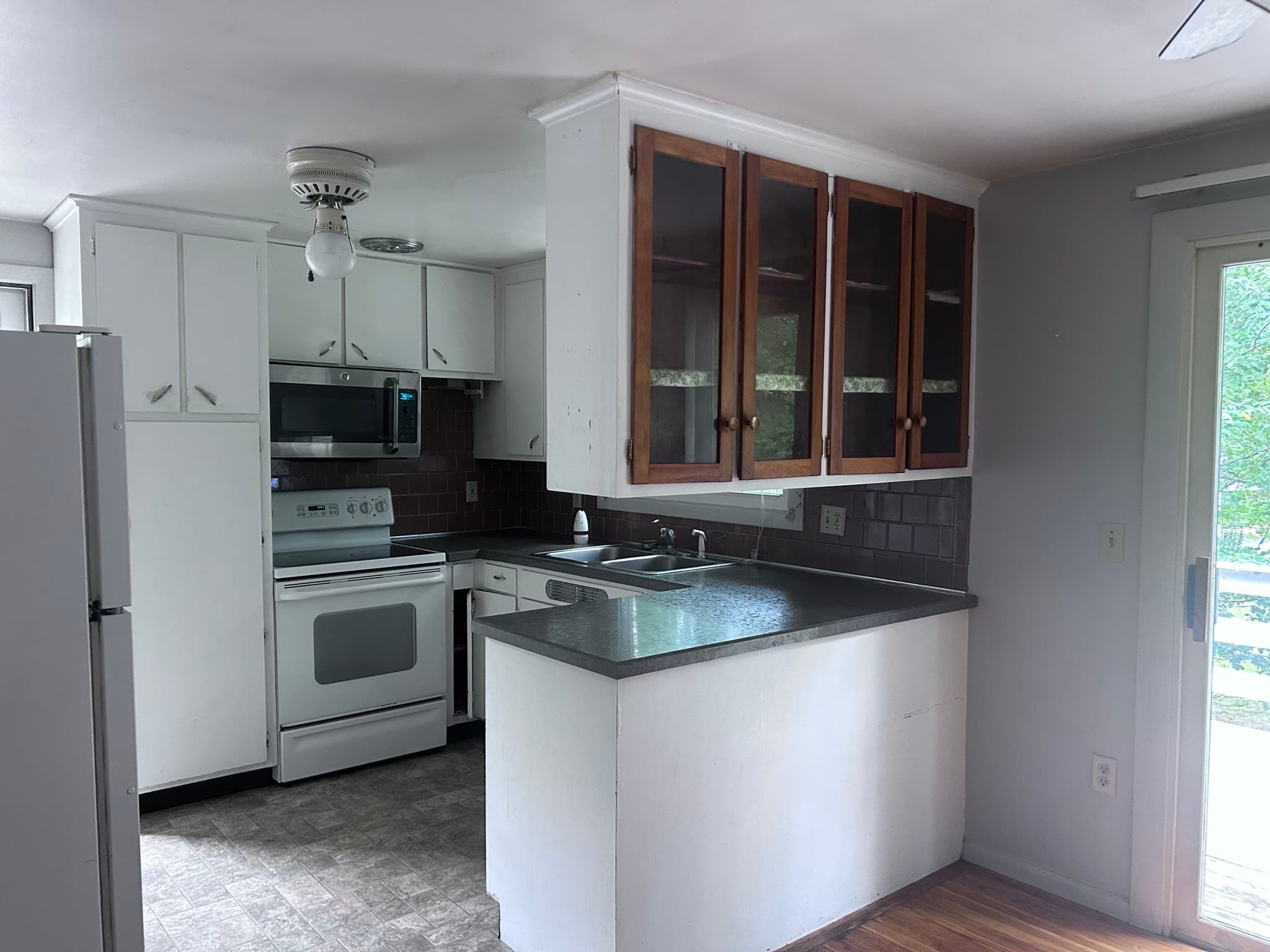 Single Family Residence at 13 Lee Cir, Hudson MA 01749, Hudson, photo 4 of 10